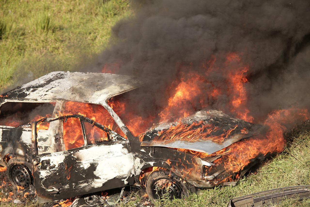 car, burning, wreck-872265.jpg