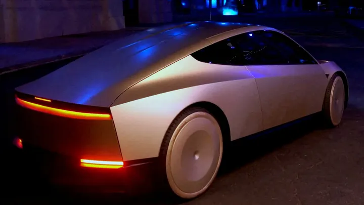 Elon Musk presenta el Robotaxi, un futuro sin volante ni pedales para ...