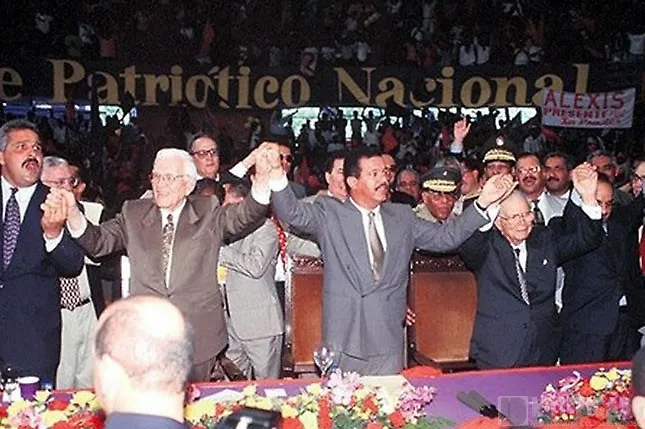 Frente Patriótico, la alianza que en 1996 llevó a Leonel Fernández y al PLD por primera ocasión al gobierno, de la mano de Joaquín Balaguer y el PRSC.