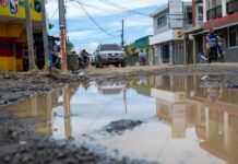 Sabana de la Mar acusa deterioro de sus calles, el muelle y la playa tomados por el sargazo